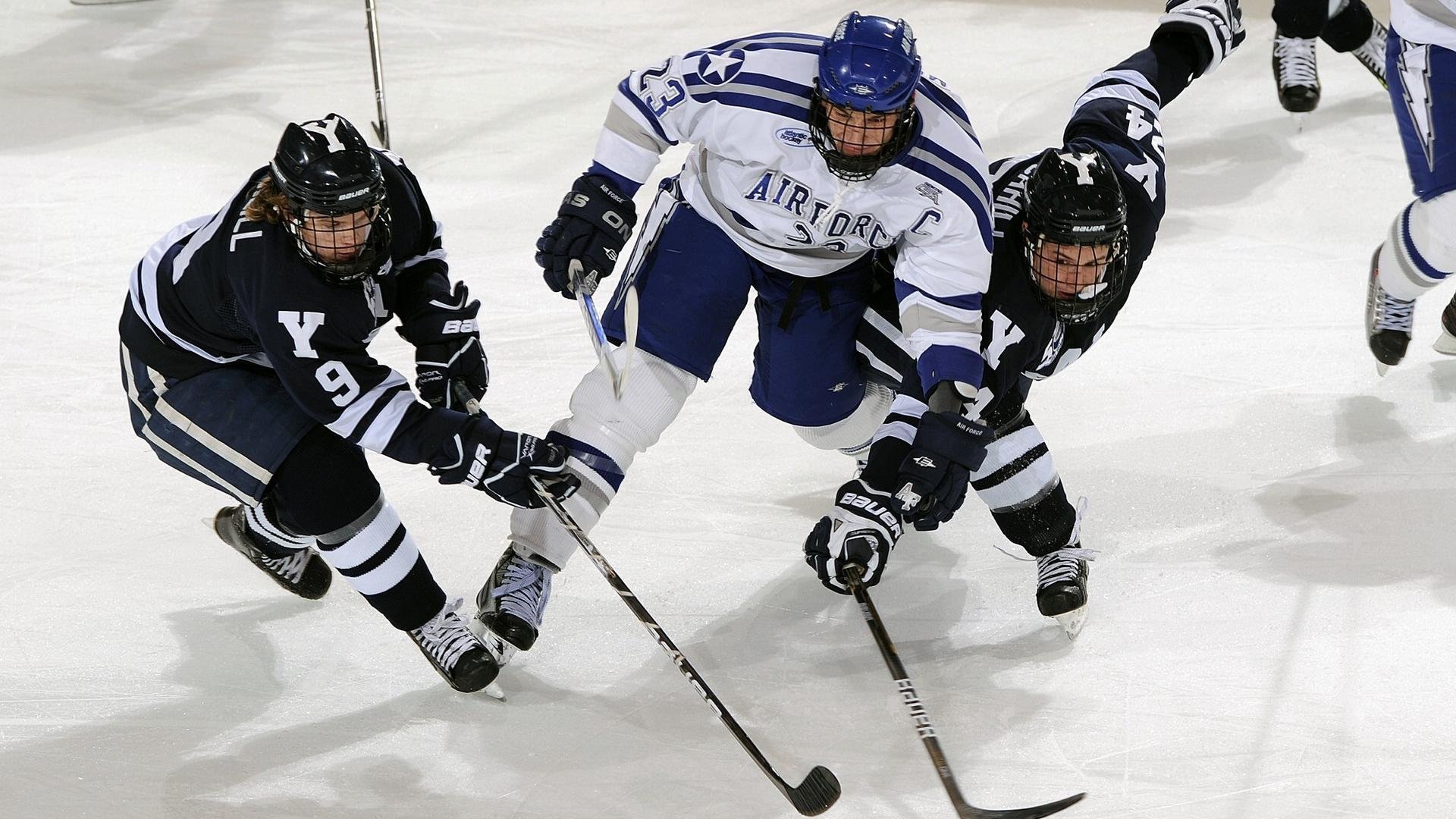 鹈鹕对阵黄蜂，欧文连续得分狂潮拉开差距，独行侠锁定胜局